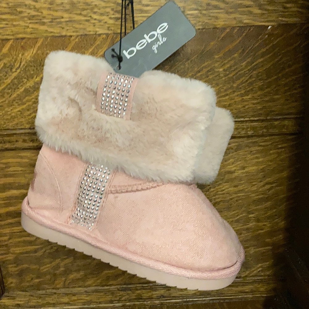 NWT Girl’s bebe faux suede ankle boots w/ faux fur interior size 11 Blush pink.